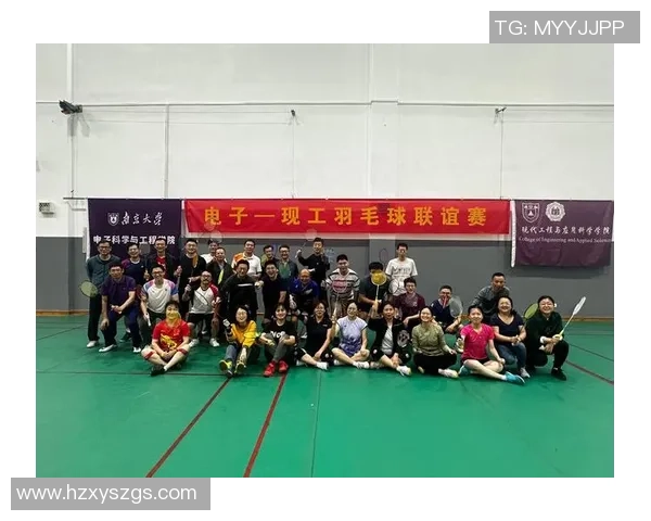 深圳羽毛球队的默契配合与战术探讨聚焦羽毛球运动的团队精神与合作技巧 深圳羽毛球队的默契配合与战术探讨聚焦羽毛球运动的团队精神与合作技巧