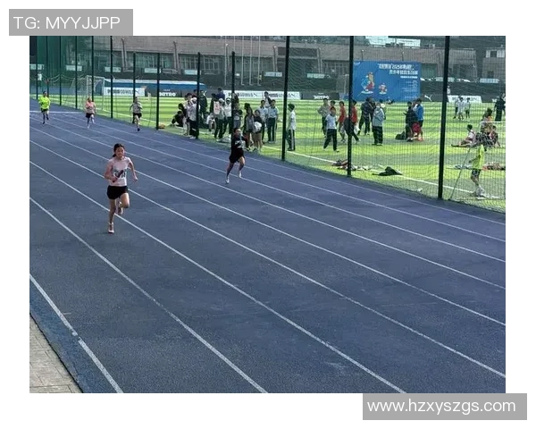 重庆网球队在锦标赛中的团队协作展现出无与伦比的默契与拼搏精神